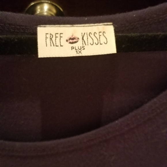 Sold!!   Free Kisses navy blue tshirt 1x-LOVE - Picture 3 of 3